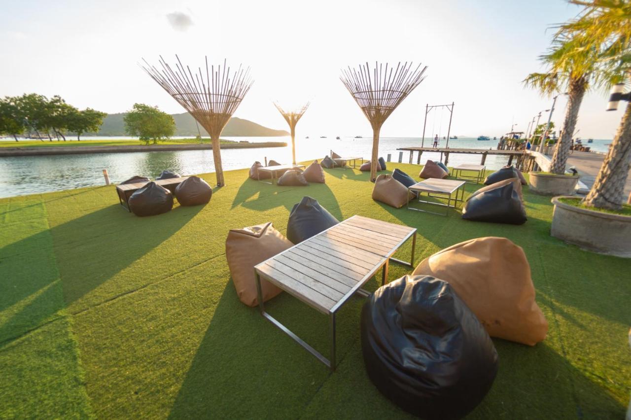 Baan Tah On The Sea Hotel Bang Sare Bagian luar foto