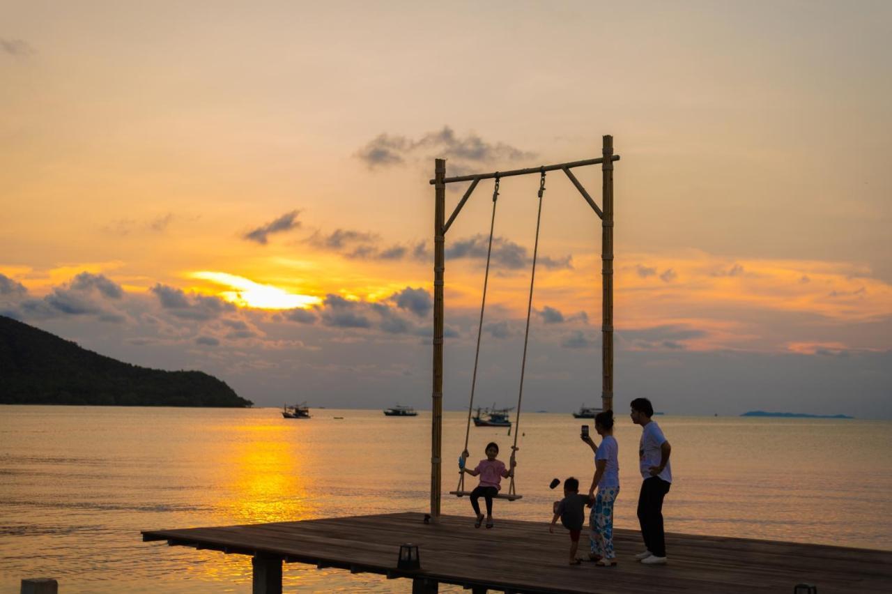 Baan Tah On The Sea Hotel Bang Sare Bagian luar foto