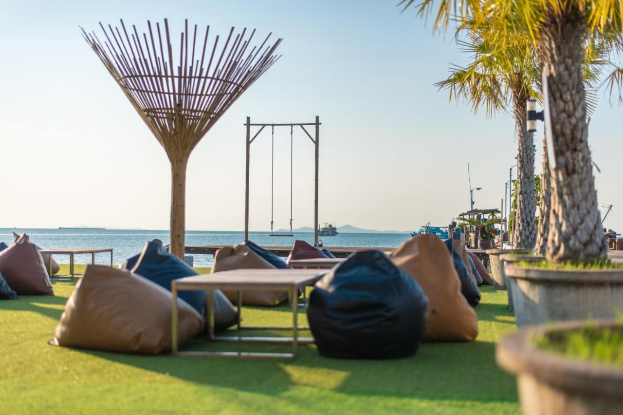 Baan Tah On The Sea Hotel Bang Sare Bagian luar foto