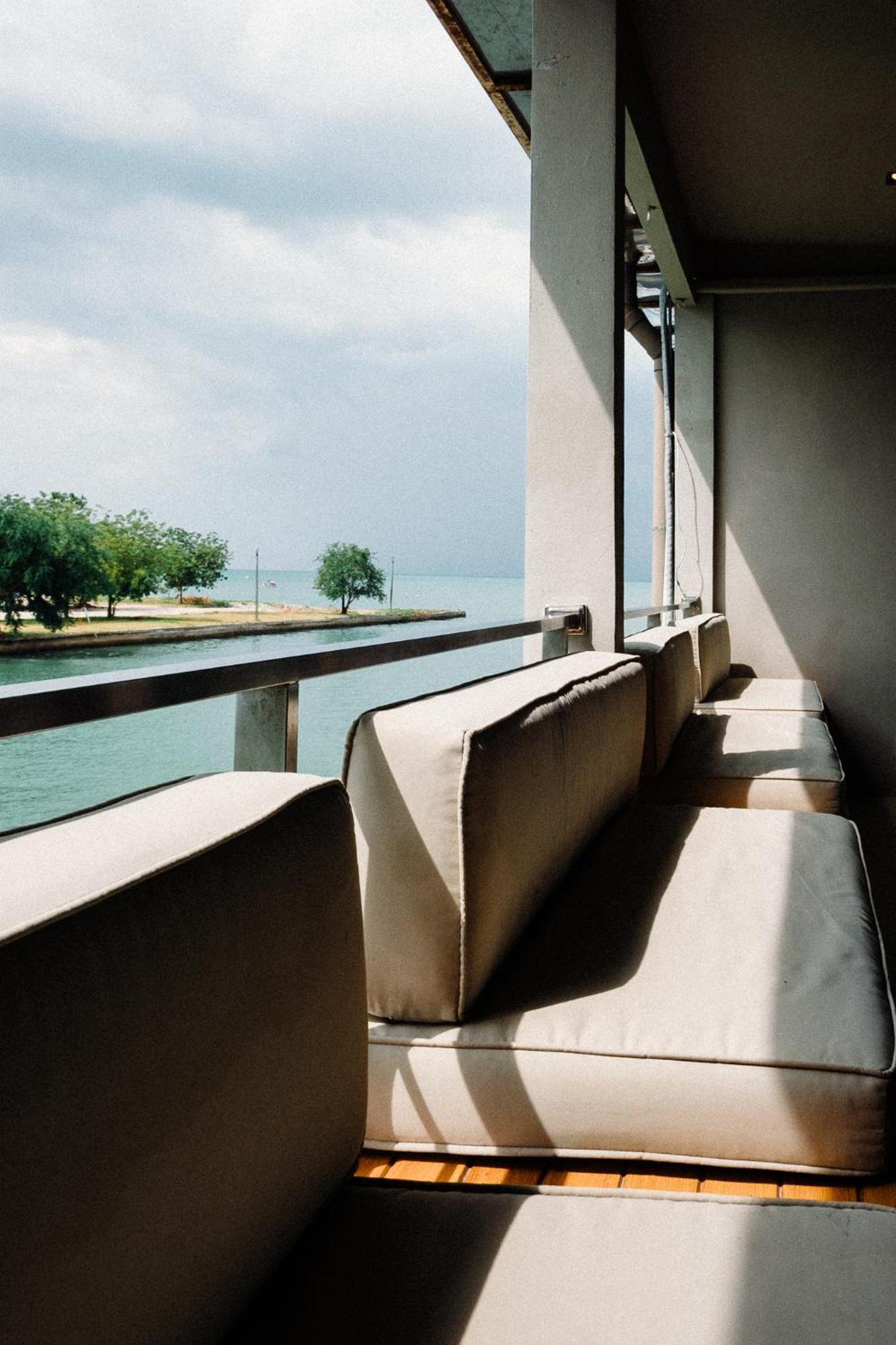 Baan Tah On The Sea Hotel Bang Sare Bagian luar foto